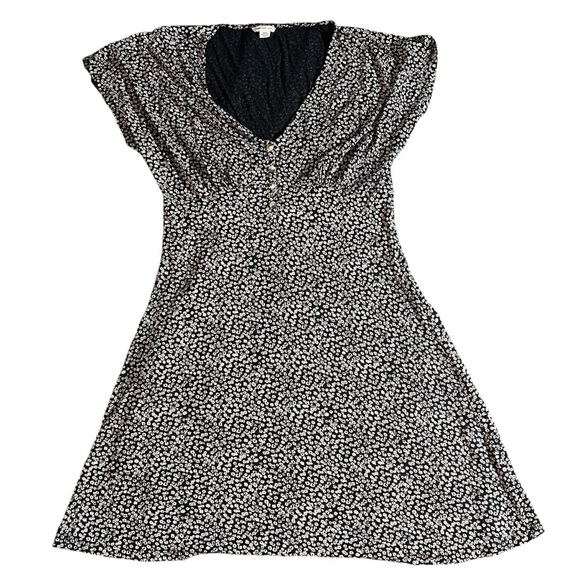 American Eagle Outfitters Dresses & Skirts - American Eagle Babydoll V Neck Mini Dress in Black + White Floral, Medium